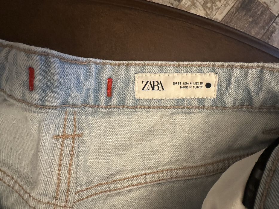 Pantaloni denim Zara
