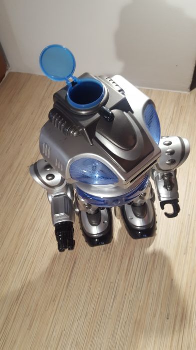 Детские игрушки-роботы