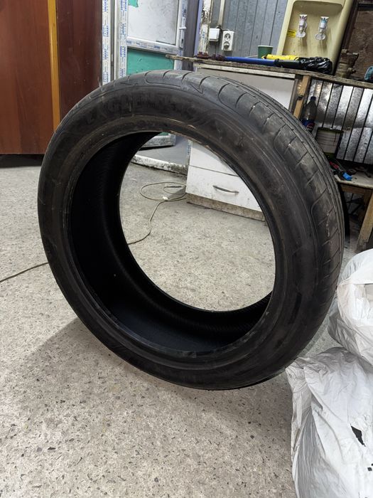 Продам б/у Шины 245/45/R20