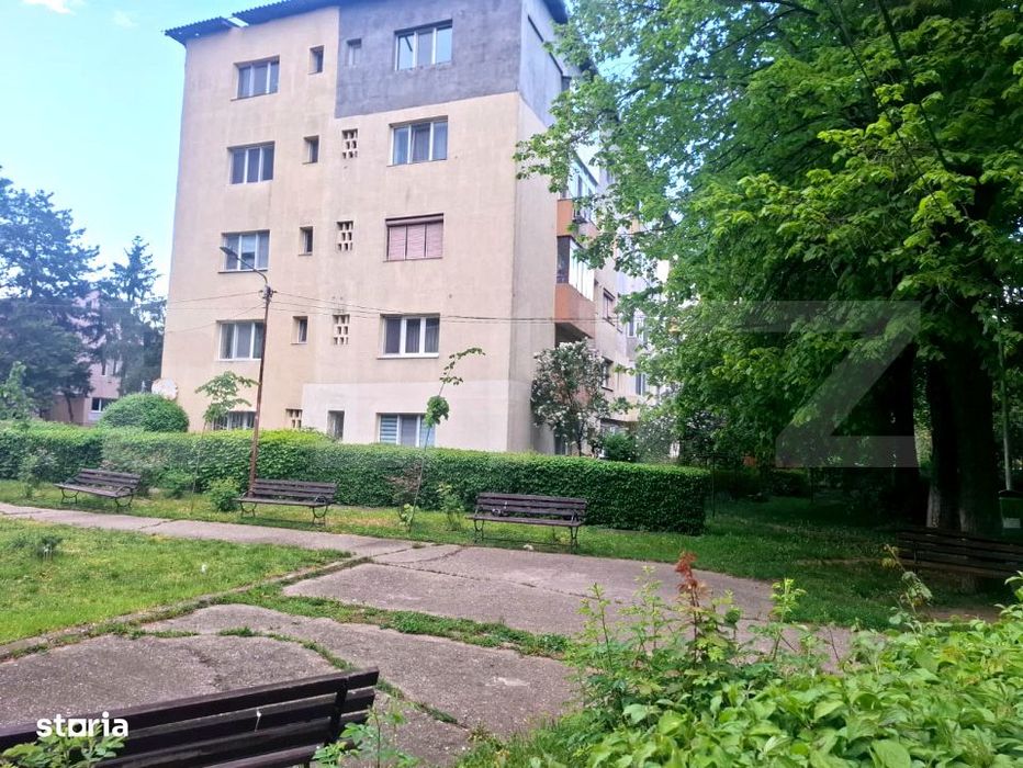Apartament cu gradina propie de vanzare, 47 mp, zona Aleea Trandafiril