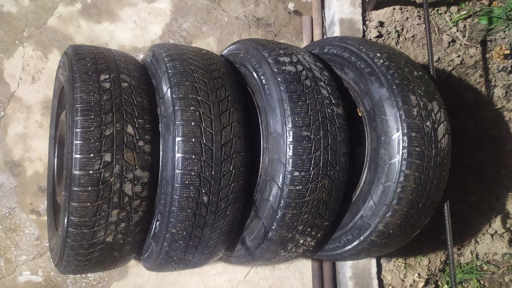 Диски с резиной и колпаками