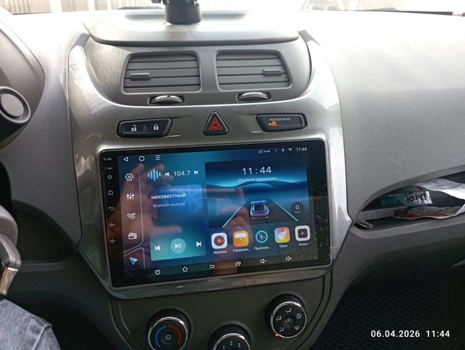 Продам андроид 9 дюймов.  В отличном состоянии