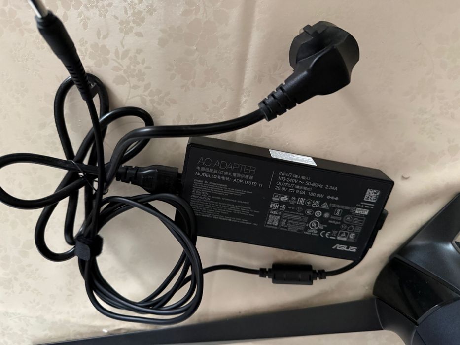 Monitor gaming curbat ASUS