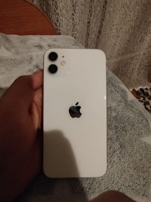 Обменяю айфон 11 на планшет самсунг