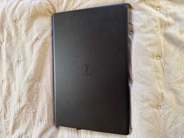 Dell Vostro 3515 Ryzen 7 / 16Gb ram / SSDnvM 512 gb / GPU Vega 10/15.6