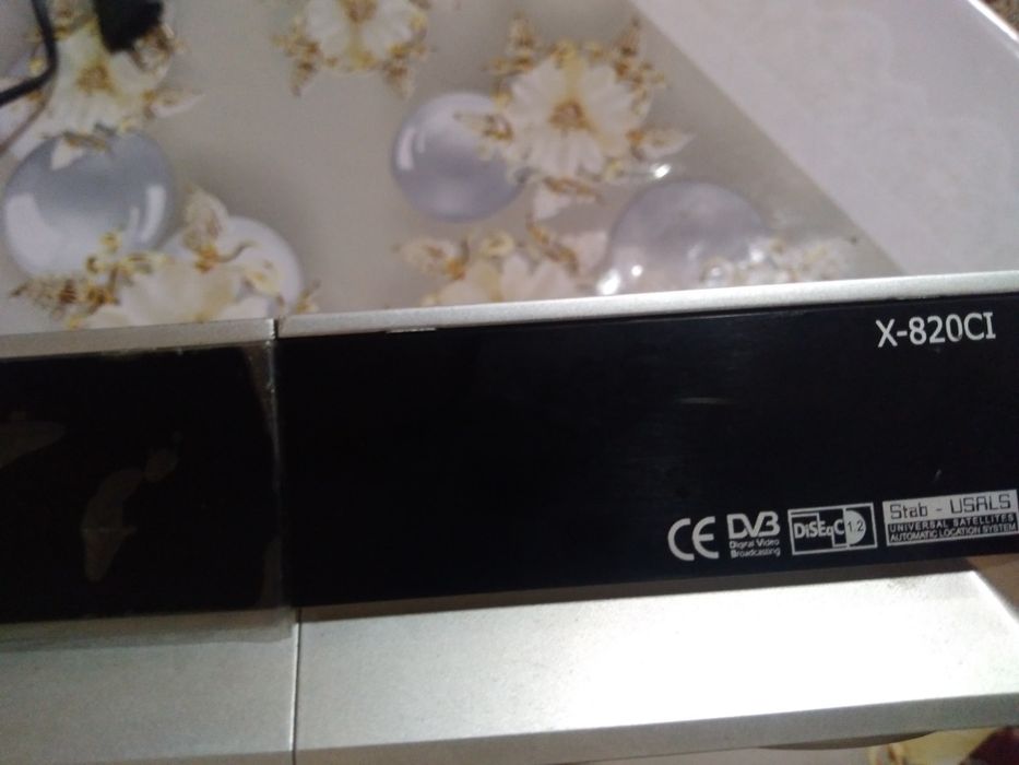 Продается тюнер опенбокс почти новый