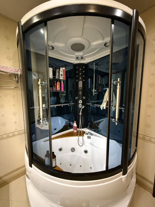 Турецкая Душевая кабина с джакузи в хорошем состоянии