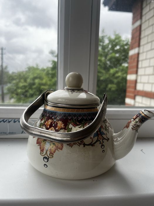 Срочно продам эмалированные чайники