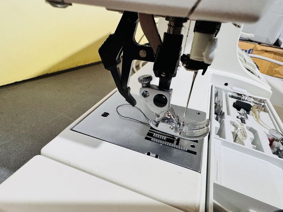 Masina de cusut Pfaff strech jeans 6120 semi industriala cu IDT