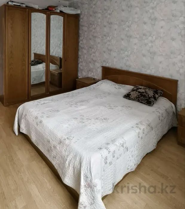 Продаю спальный гарнитур