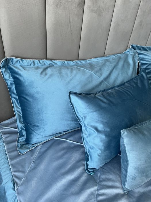 Покрывало с подушками