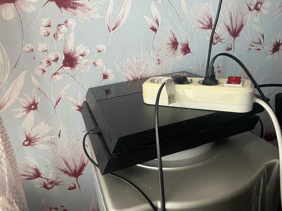 Продам пс 4 в отличном состоянии