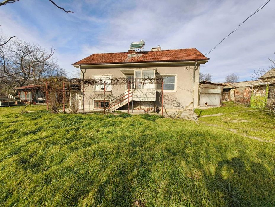 Продаваме имот с къща - с. Богомилово