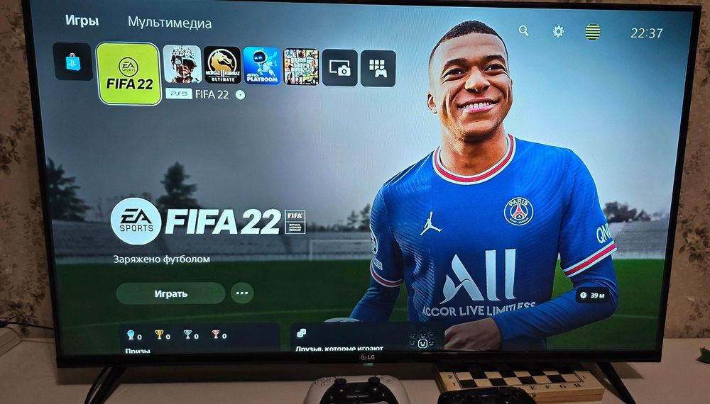 PS5  2 джойстика, 4 игры