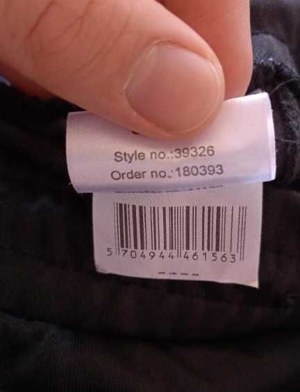 Чисто ново оригинално долнище Hummel - размер С