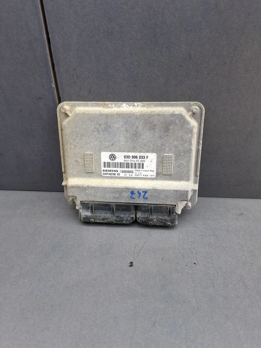 Calculator motor ECU 03D 906 033 F Volkswagen VW Polo 2008