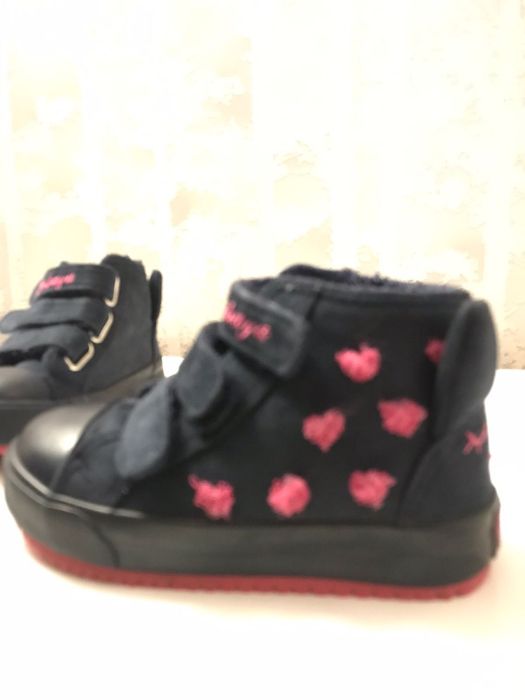 Осенне-зимние кроссовки для девочек.