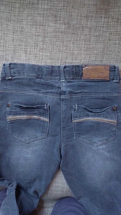 Продам джинсы для девочки р152