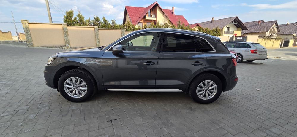 Vând Audi Q5 S line 2.0 TDI Matrix, climă 3 zone, Webasto 

Vând Aud