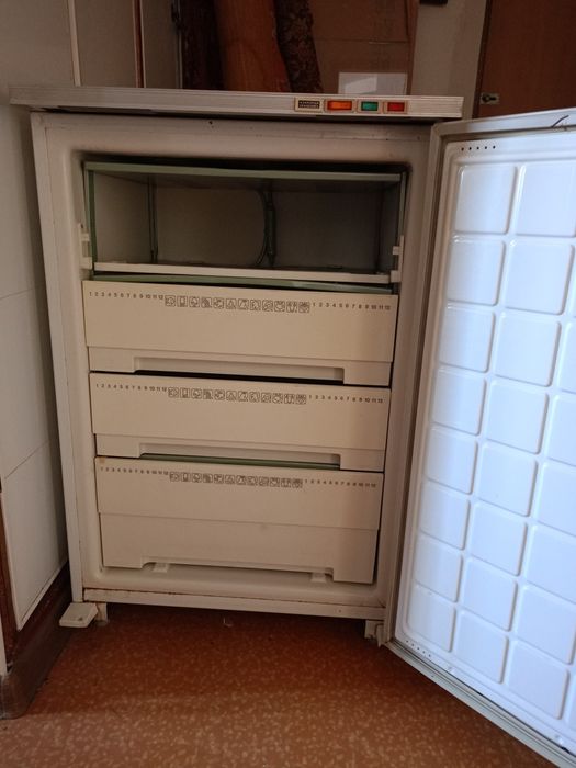 Продам морозильник