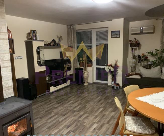 Етаж от къща в Варна-Галата площ 165 цена 190000