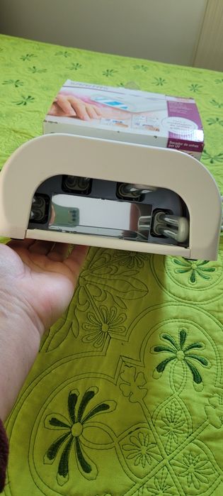 Lampa pentru uscare unghii