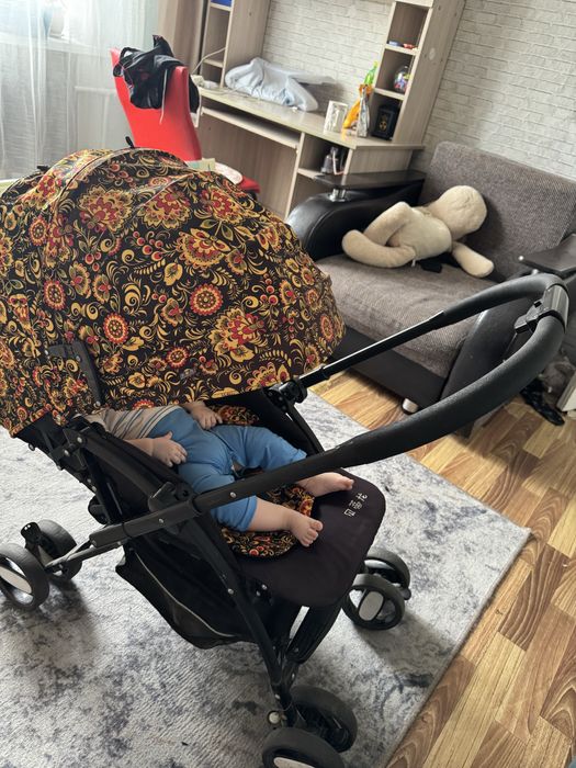 Продам прогулочную коляску