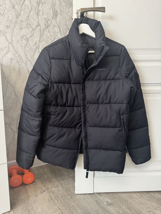 Продам женскую куртку Demix