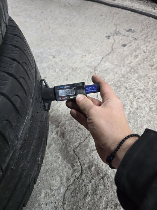 4 Броя Бусови Гуми 215/65/16C Goodyear 2x7mm 2x6,5mm