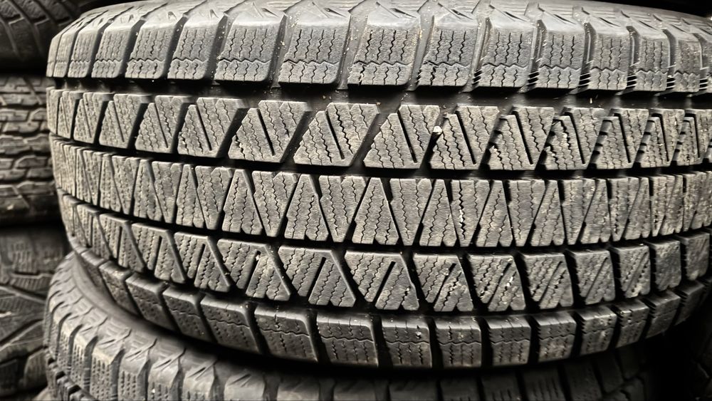 255 55 19 bridgstone blizzak DMV3 зима как новая