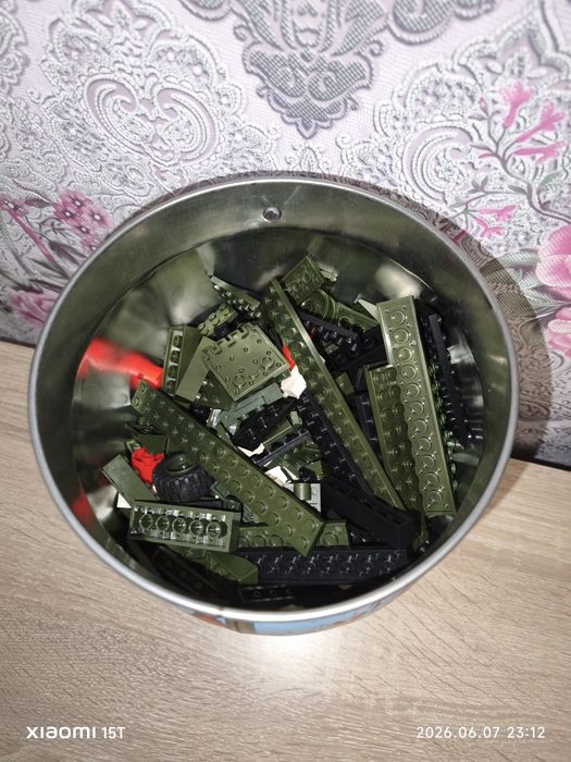 Ведёрко конструктора (не LEGO)