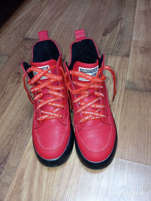 Продам ботинки р35