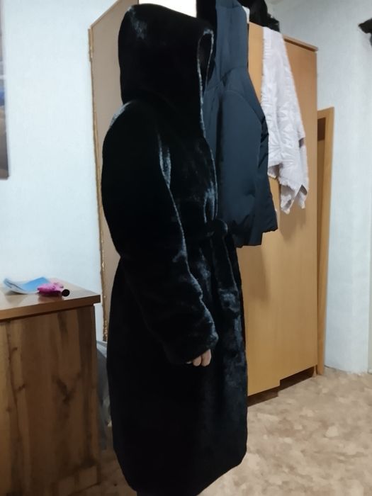 Продам ЭКО шубу размер 46 новая !