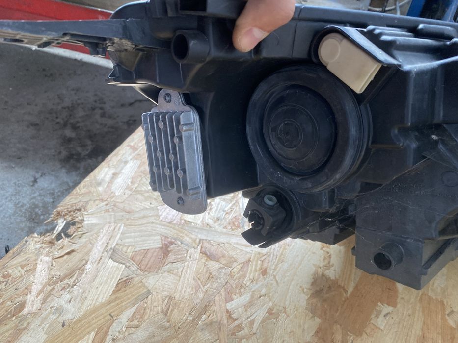 Far stanga halogen ford kuga 3