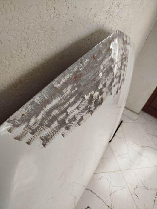 Malibu primer kapot holati alo ozgina petno tushadigan yeri bor