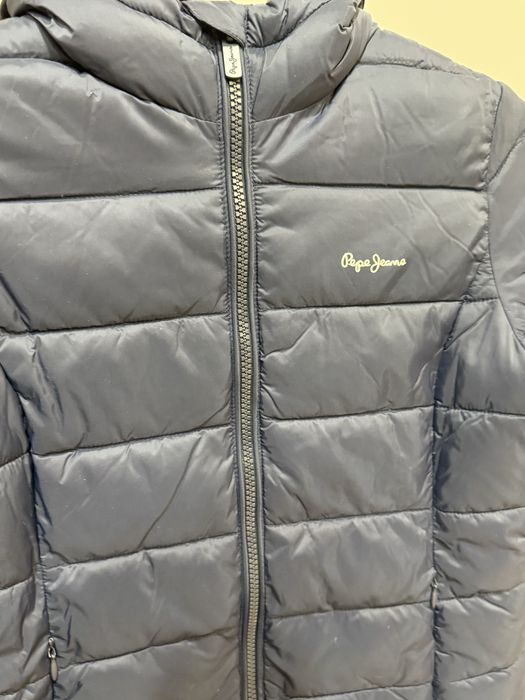 Продам куртку для девочки