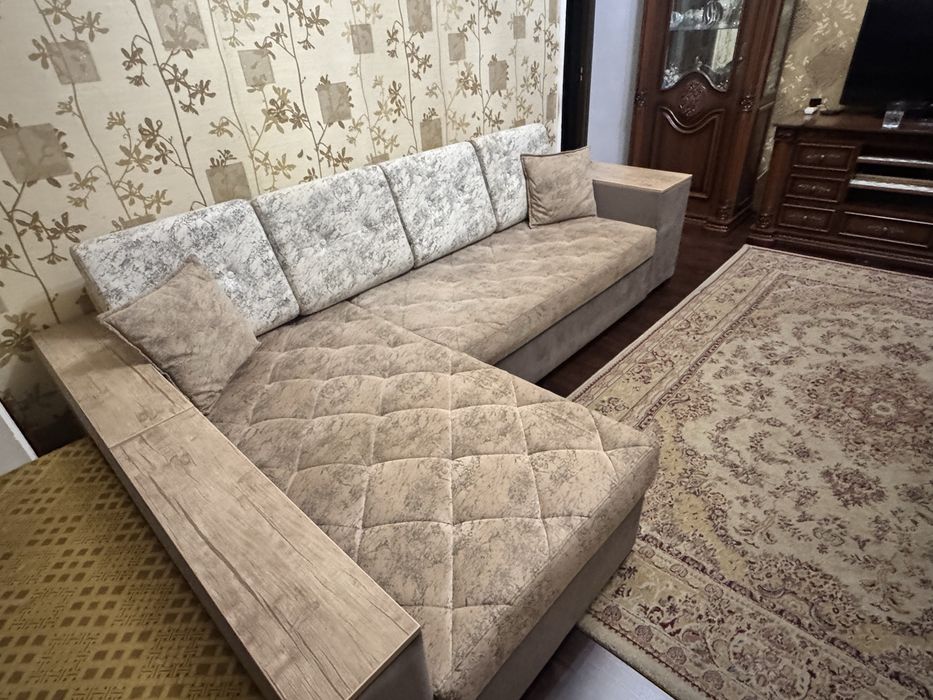 Продается диван для гостинной