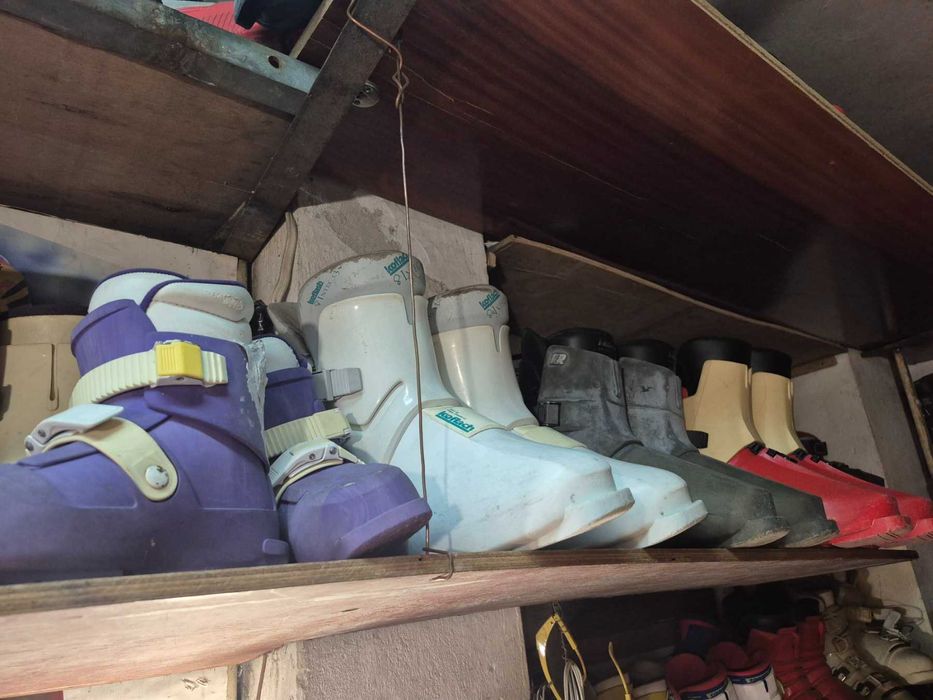 Ски оборудване на едро 25+ каски 100+ ски комплекта