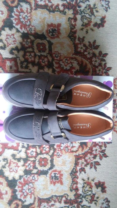 Продам женские туфли