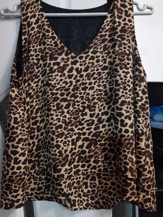 Продавам риза на марката ЗАРА и летен топ на марката Desigual