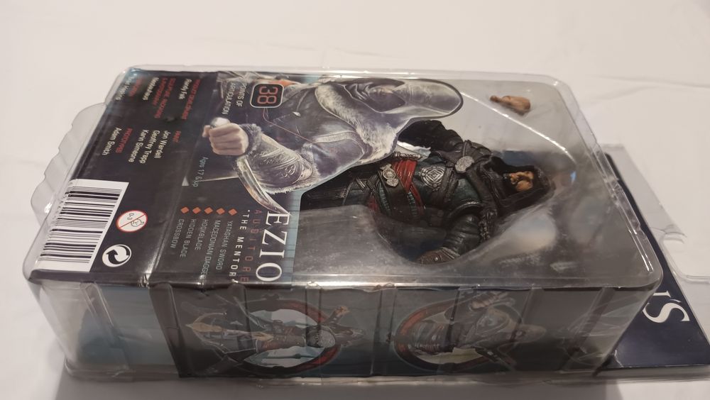 Колекционерска фигурка Ezio Auditore – Assassin’s Creed | The Mentor