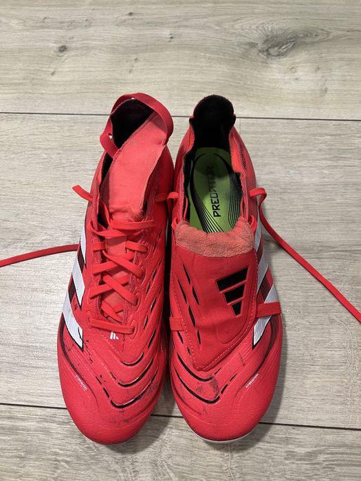 Футболни обувки adidas Predator