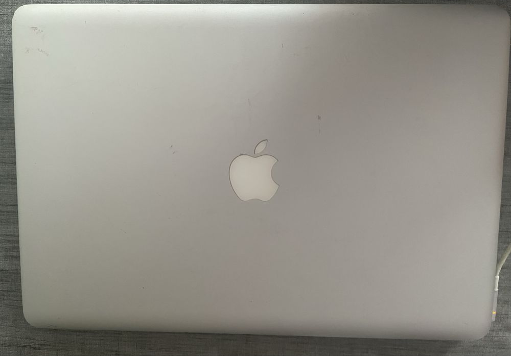 MacBook Pro 15” Mid 2010 – i5 2.4GHz, 8GB RAM, SSD ~240GB