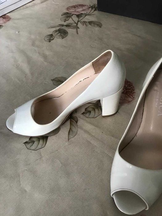 сапоги оригинальные, босоножки белые