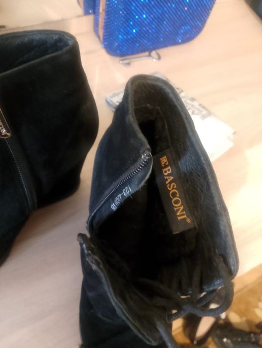 Продам ботильоны женские