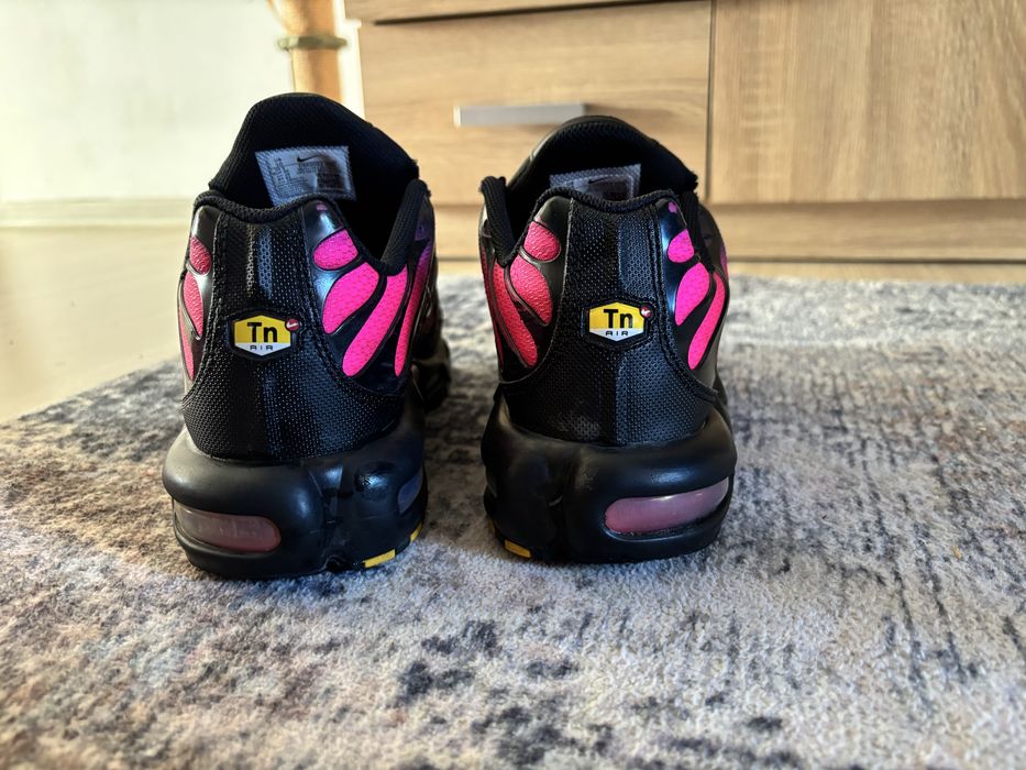 Nike air max plus black-hyper pink