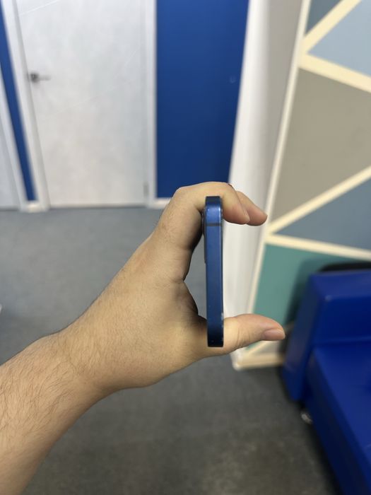 Продам Iphone 12