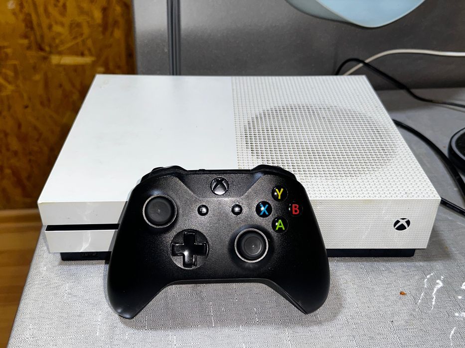 Xbox one s 1tb.