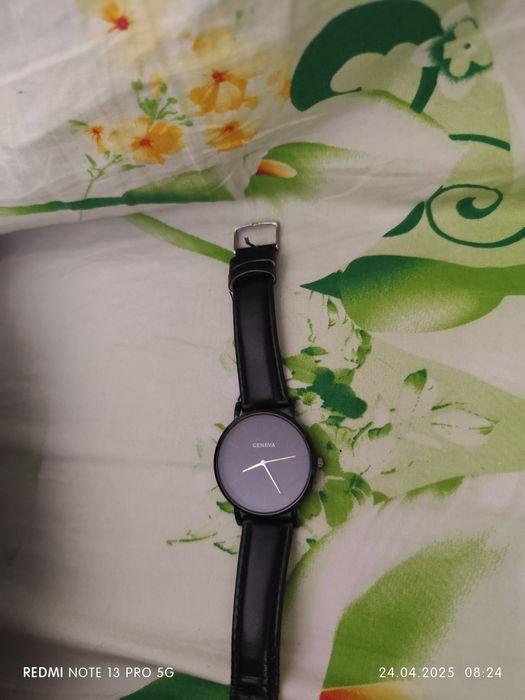 Часы GENEVA с резинками продам срочно
