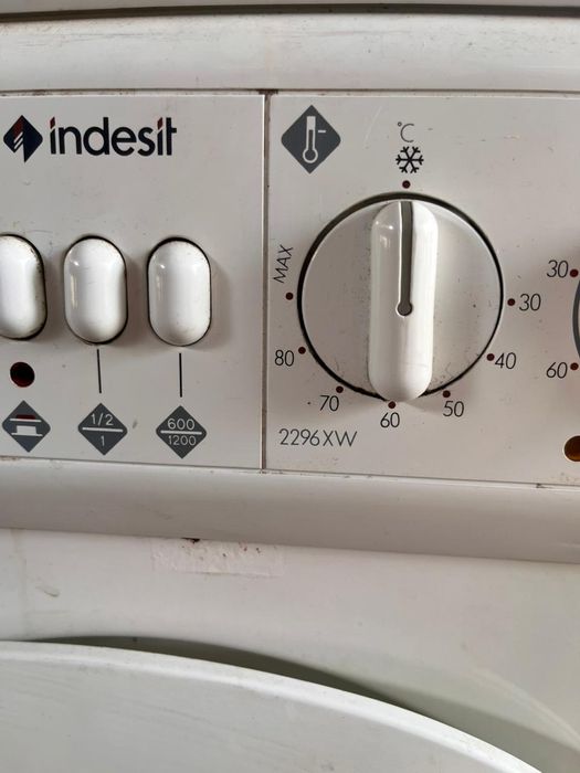 Продам стиральную машину Indesit